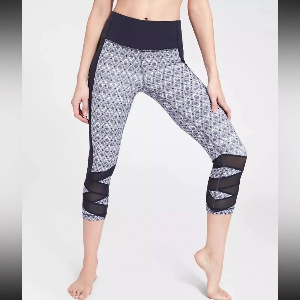 Athleta Print Mantra Capri with Mesh Details Leggings size XS